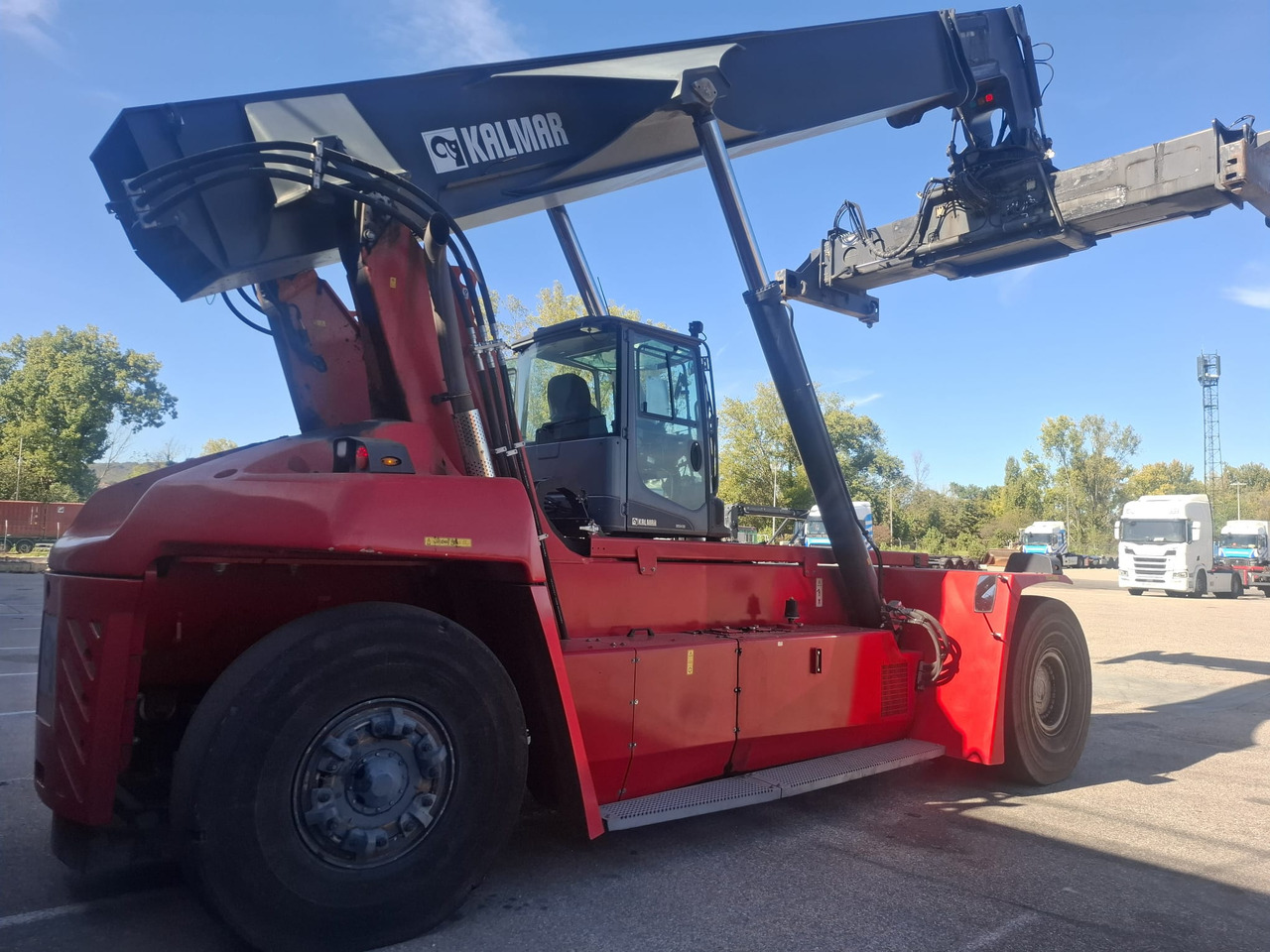 KALMAR DRG 450 60 S5 - Reach stacker: picture 1 KALMAR DRG 450 60 S5 - Reach stacker: picture 1