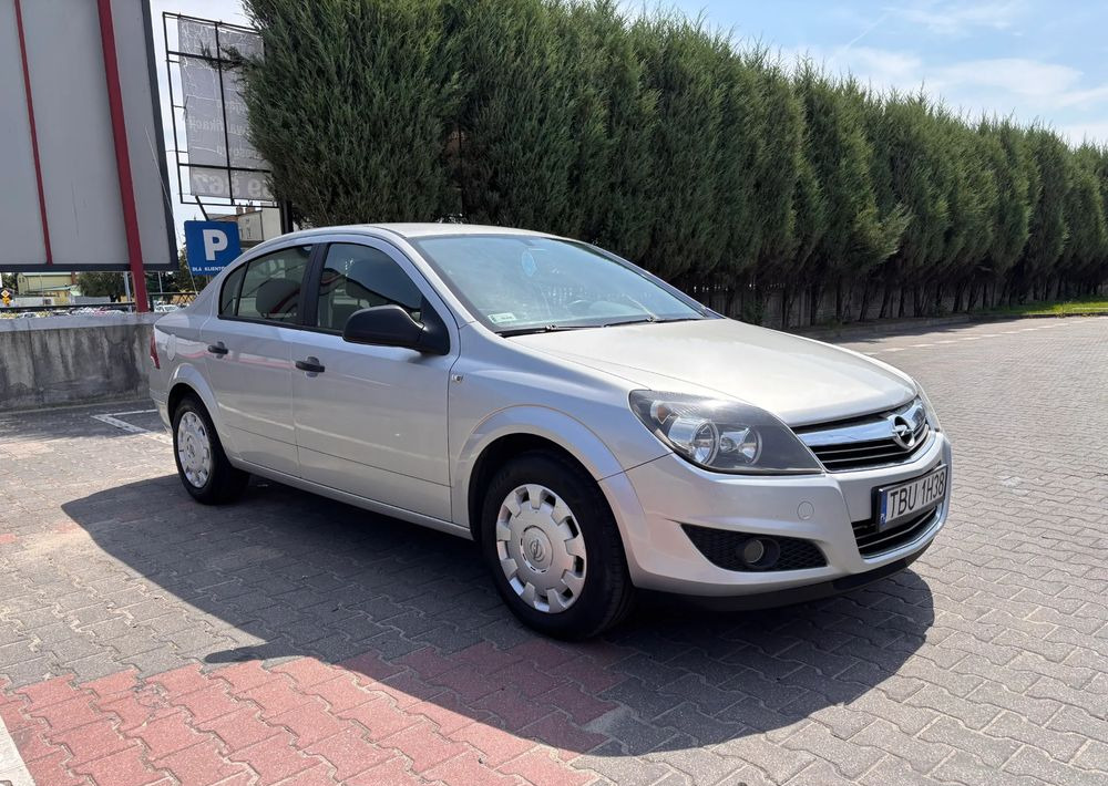 Opel Astra 1.6 Edition - Sedan: picture 1 Opel Astra 1.6 Edition - Sedan: picture 1