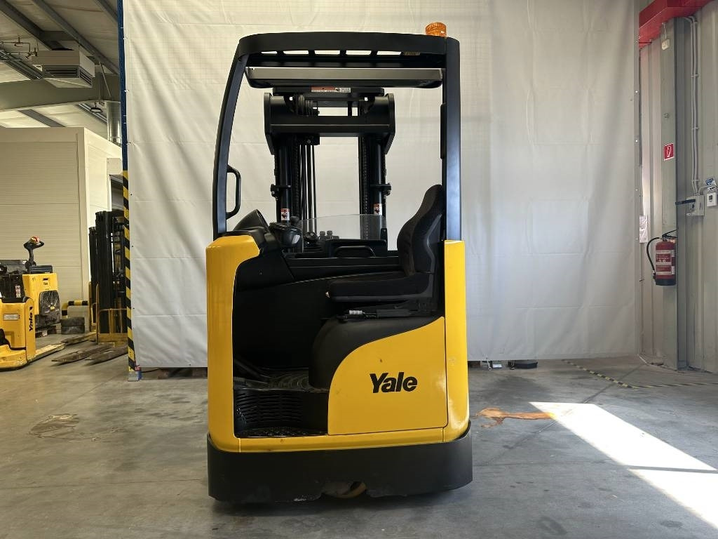 Yale MR14 - Reach truck: picture 3 Yale MR14 - Reach truck: picture 3