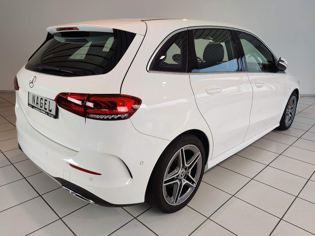 Mercedes-Benz B 200 d 8G-DCT AMG Line Kam Navi SHZ LED - Car: picture 4 Mercedes-Benz B 200 d 8G-DCT AMG Line Kam Navi SHZ LED - Car: picture 4