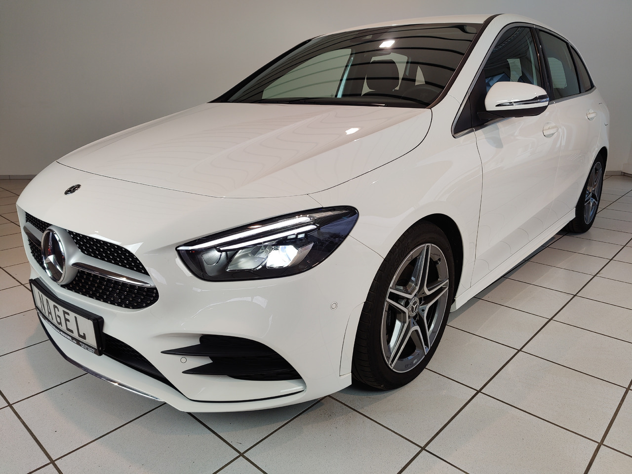 Mercedes-Benz B 200 d 8G-DCT AMG Line Kam Navi SHZ LED - Car: picture 1 Mercedes-Benz B 200 d 8G-DCT AMG Line Kam Navi SHZ LED - Car: picture 1