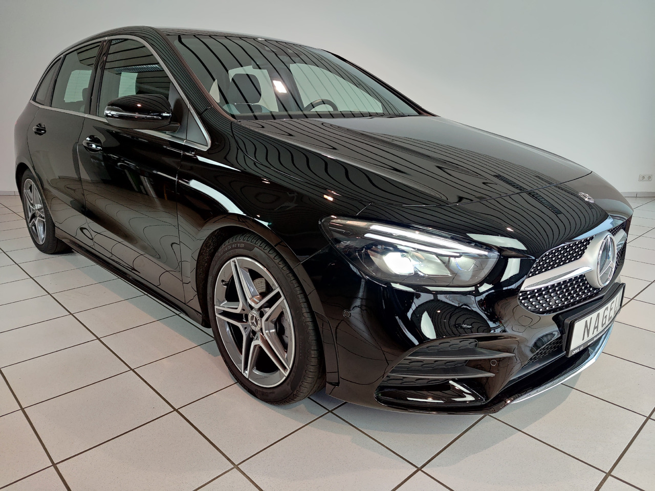 Mercedes-Benz B 200 d 8G-DCT AMG Line Navi LED Sport DAB Rükam - Car: picture 2 Mercedes-Benz B 200 d 8G-DCT AMG Line Navi LED Sport DAB Rükam - Car: picture 2