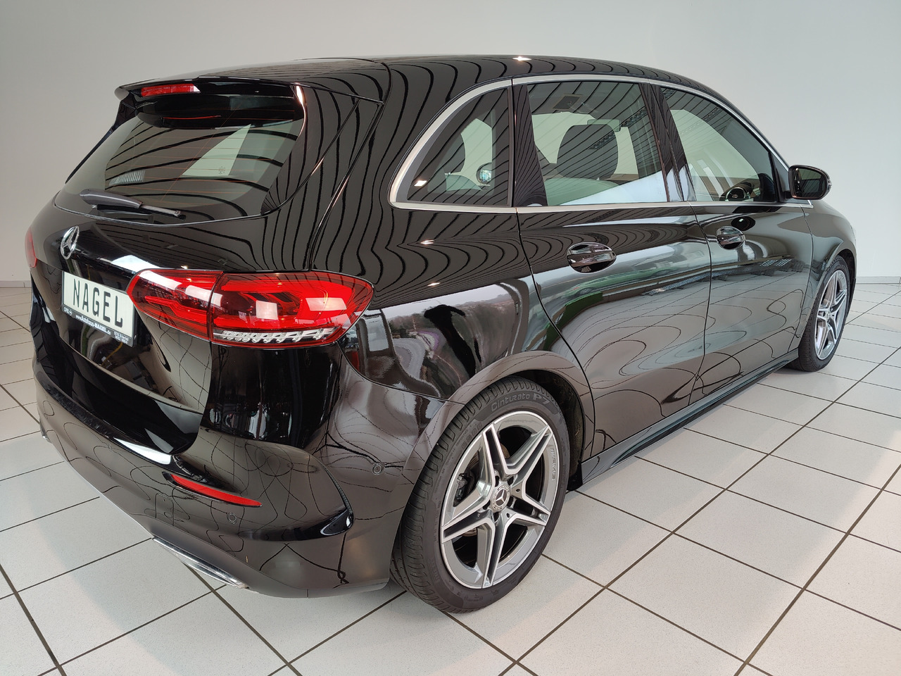 Mercedes-Benz B 200 d 8G-DCT AMG Line Navi LED Sport DAB Rükam - Car: picture 4 Mercedes-Benz B 200 d 8G-DCT AMG Line Navi LED Sport DAB Rükam - Car: picture 4