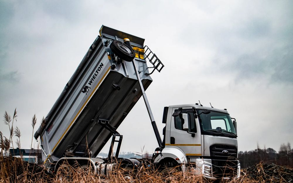 Ford Ford FORD F-LINE 4145 8x4 Wywrotka Wielton Tylnosypowa - Tipper: picture 2 Ford Ford FORD F-LINE 4145 8x4 Wywrotka Wielton Tylnosypowa - Tipper: picture 2