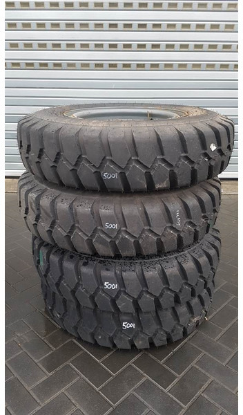 ARMOR Gard 9.00-20 - Tyre/Reifen/Band - Wheels and tires for Construction machinery: picture 1 ARMOR Gard 9.00-20 - Tyre/Reifen/Band - Wheels and tires for Construction machinery: picture 1