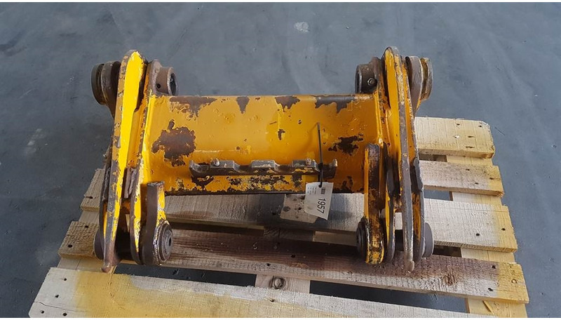 Ahlmann AZ 10 - Quick coupler/Schnellwechsler/Snelwissel - Quick coupler for Construction machinery: picture 1 Ahlmann AZ 10 - Quick coupler/Schnellwechsler/Snelwissel - Quick coupler for Construction machinery: picture 1