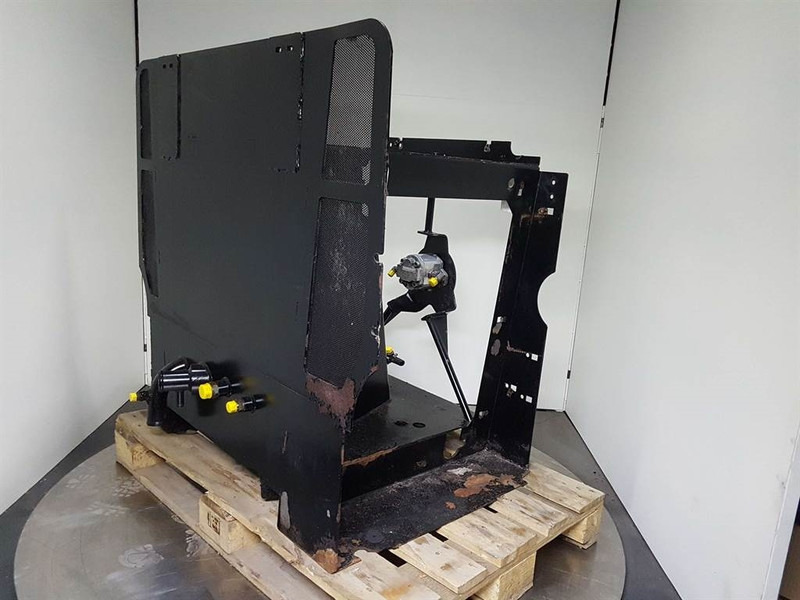 Case 621D-84528083-Tank/Behälter/Reservoir - Hydraulics for Construction machinery: picture 4 Case 621D-84528083-Tank/Behälter/Reservoir - Hydraulics for Construction machinery: picture 4