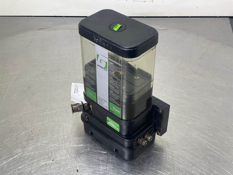 Frame/ Chassis for Construction machinery Cat 924G-Groeneveld F112126-Twin pump-Lubricating pump: picture 1