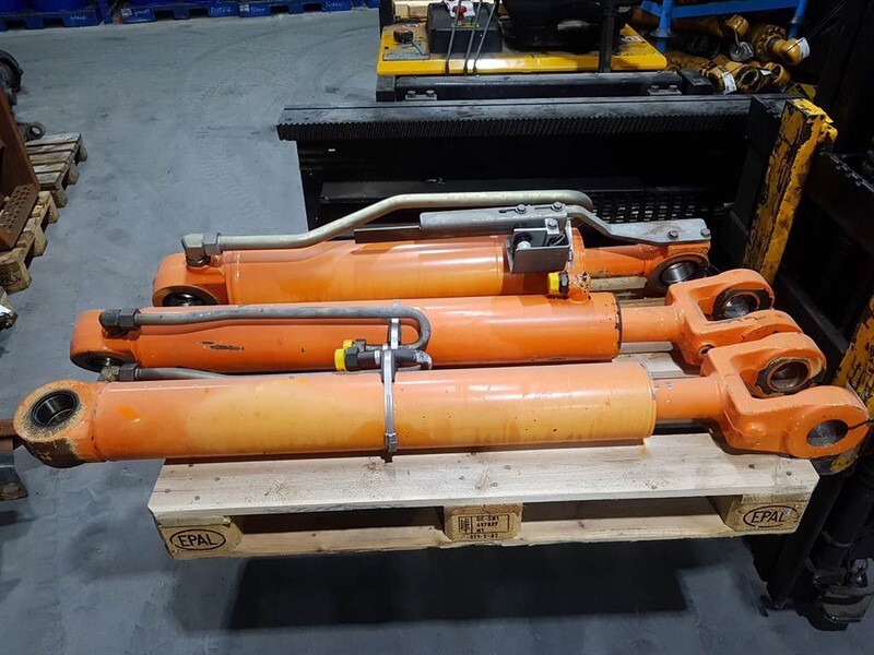 FIAT-HITACHI W 170 - Lifting cylinder/Hubzylinder/Hefcilinder - Hydraulics: picture 1 FIAT-HITACHI W 170 - Lifting cylinder/Hubzylinder/Hefcilinder - Hydraulics: picture 1
