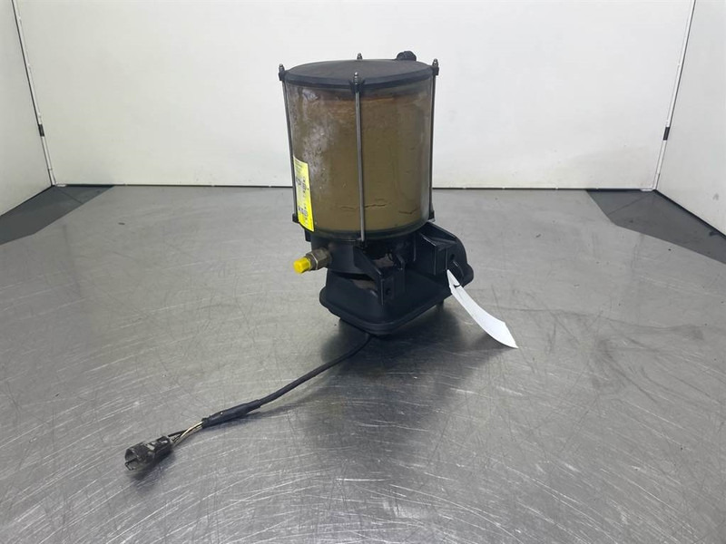 Liebherr A934C-10228443-Lubricating pump/Vetsmeerpomp - Frame/ Chassis for Construction machinery: picture 4 Liebherr A934C-10228443-Lubricating pump/Vetsmeerpomp - Frame/ Chassis for Construction machinery: picture 4