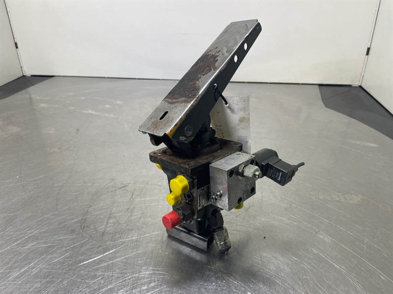 O & K L25.5-Safim 191826/FP3-Brake pedal/Bremspedal - Cab and interior for Construction machinery: picture 3 O & K L25.5-Safim 191826/FP3-Brake pedal/Bremspedal - Cab and interior for Construction machinery: picture 3