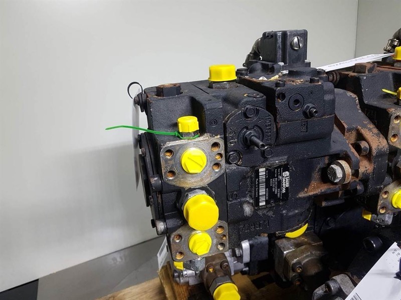 Sauer Danfoss 90L042KA5NN80S4C3-83018881-Drive pump/Fahrpumpe - Hydraulics: picture 1 Sauer Danfoss 90L042KA5NN80S4C3-83018881-Drive pump/Fahrpumpe - Hydraulics: picture 1