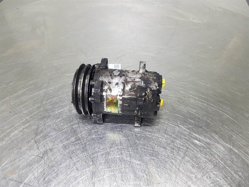 Volvo -Sanden SD7H15-Compressor/Kompressor/Aircopomp - A/C compressor for Construction machinery: picture 2 Volvo -Sanden SD7H15-Compressor/Kompressor/Aircopomp - A/C compressor for Construction machinery: picture 2