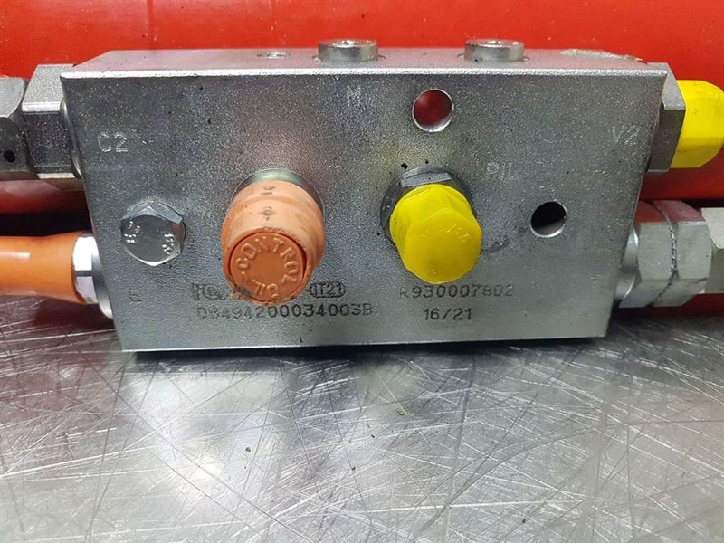 Yanmar V70 Speeder-5906000600-Tilt cylinder/Kippzylinder - Hydraulics for Construction machinery: picture 5 Yanmar V70 Speeder-5906000600-Tilt cylinder/Kippzylinder - Hydraulics for Construction machinery: picture 5