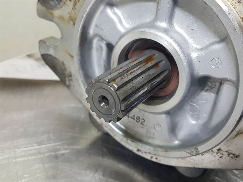 Yanmar V70 Speeder - Gearpump/Zahnradpumpe/Tandwielpomp - Hydraulics for Construction machinery: picture 4 Yanmar V70 Speeder - Gearpump/Zahnradpumpe/Tandwielpomp - Hydraulics for Construction machinery: picture 4