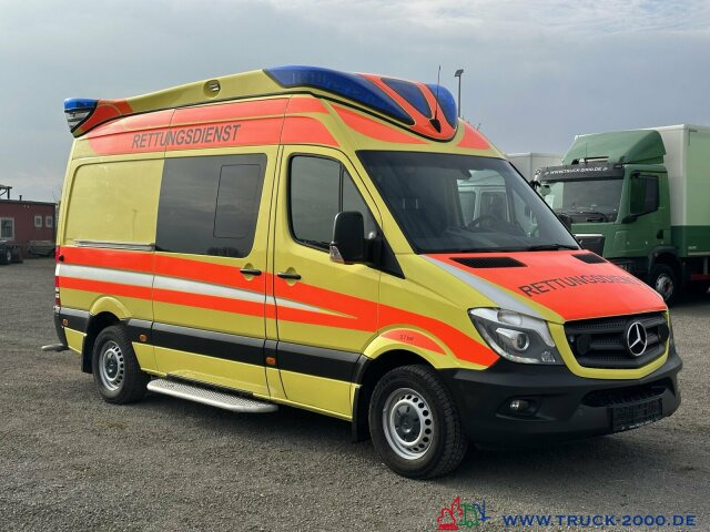 Mercedes-Benz Sprinter 416 DELFIS Rettungs-Krankenwagen - Ambulance: picture 1 Mercedes-Benz Sprinter 416 DELFIS Rettungs-Krankenwagen - Ambulance: picture 1