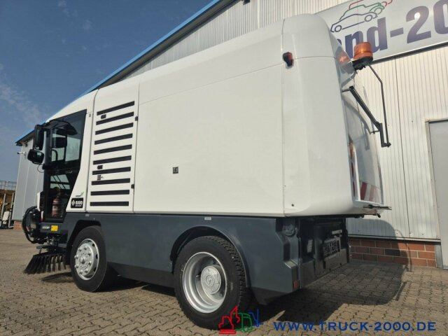 Ravo 540 3 Besen Sweeper 62 km/h Autobahn fähig - Road sweeper: picture 4 Ravo 540 3 Besen Sweeper 62 km/h Autobahn fähig - Road sweeper: picture 4