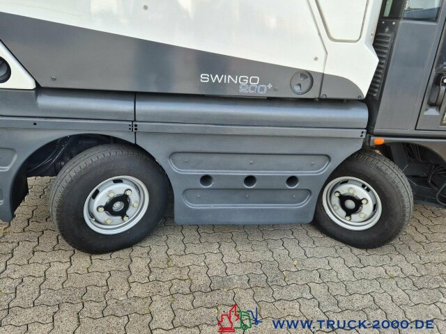 Schmidt Swingo 200+ Comp. 4 Radlenkung Kehren & Sprühen - Road sweeper: picture 2 Schmidt Swingo 200+ Comp. 4 Radlenkung Kehren & Sprühen - Road sweeper: picture 2