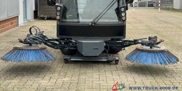 Schmidt Swingo Compact 200 4 Radlenkung Kehren + Sprühen - Road sweeper: picture 3 Schmidt Swingo Compact 200 4 Radlenkung Kehren + Sprühen - Road sweeper: picture 3
