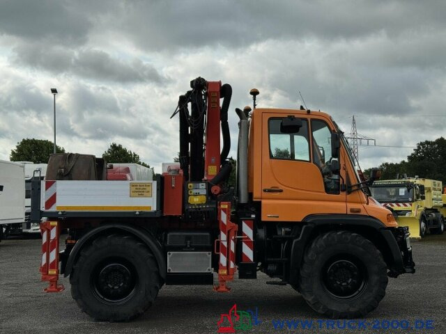 Dropside/ Flatbed truck, Crane truck Unimog U400 4x4 PK9001 5.+6.Steuerkreis Zapfwelle 286PS: picture 13