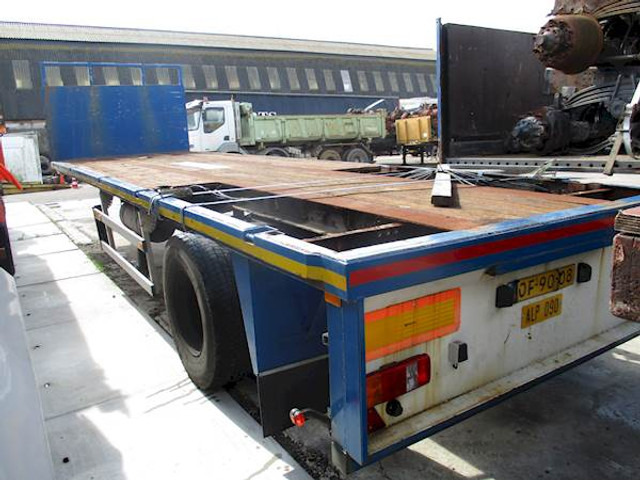 Floor FLO-10.5-102 - Closed box semi-trailer: picture 4 Floor FLO-10.5-102 - Closed box semi-trailer: picture 4