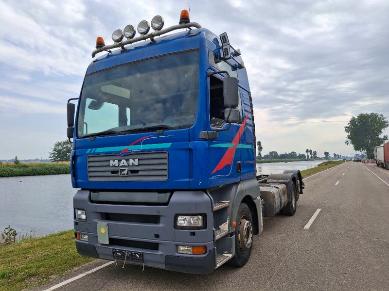 Cab chassis truck MAN TGA 26.390 6X2: picture 19