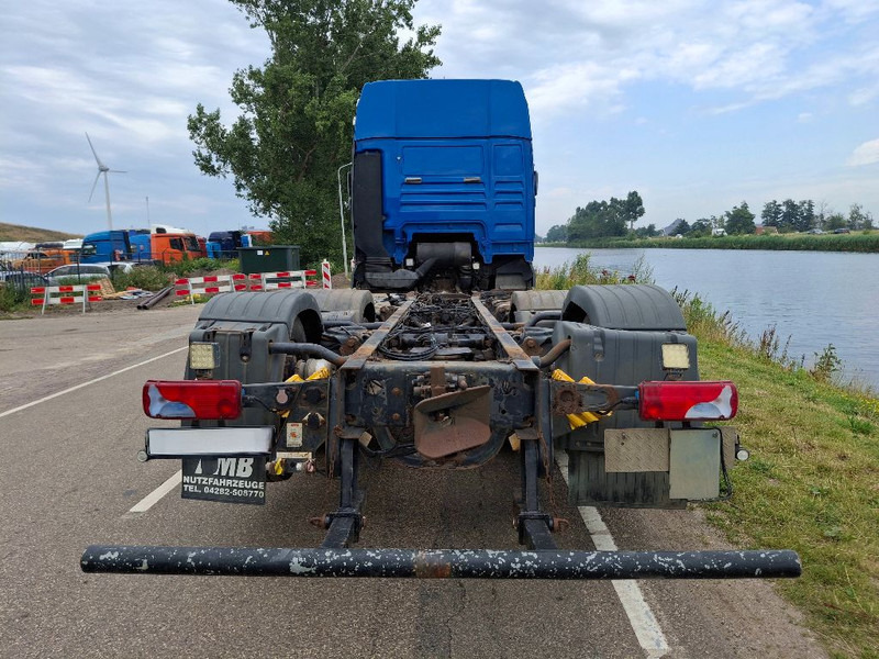 Cab chassis truck MAN TGA 26.390 6X2: picture 14