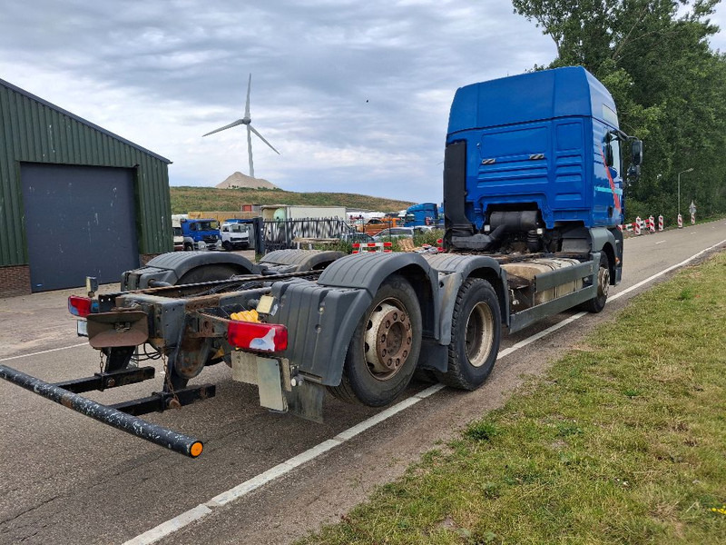 Cab chassis truck MAN TGA 26.390 6X2: picture 16
