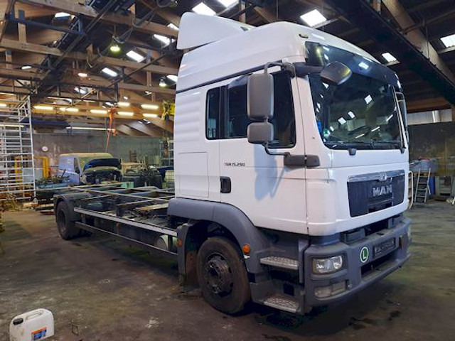 MAN TGM 15.290 4X2 LL - Container transporter/ Swap body truck: picture 4 MAN TGM 15.290 4X2 LL - Container transporter/ Swap body truck: picture 4