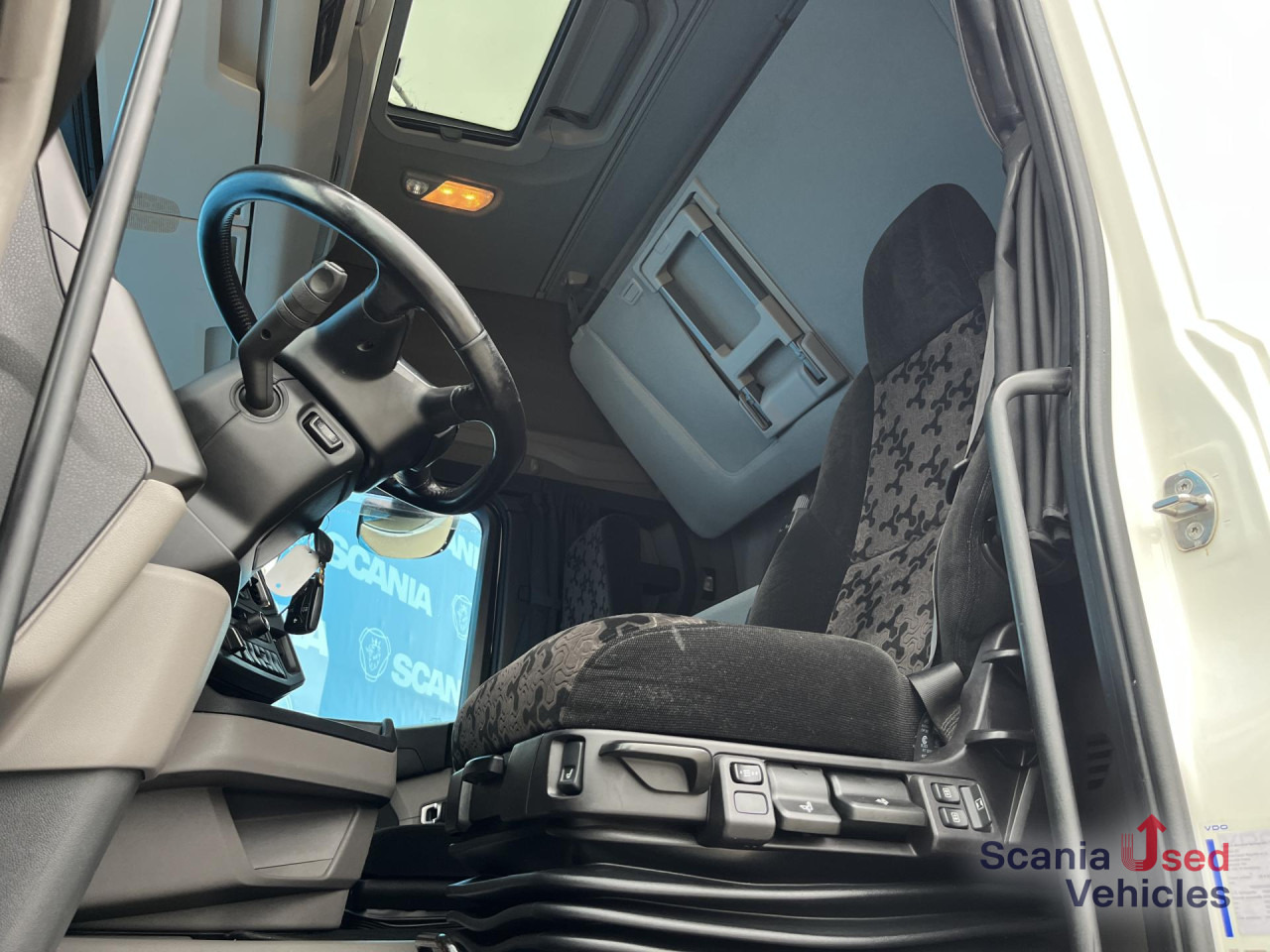 SCANIA R 450 A4x2LB RETARDER DIFF-L P-AIRCO FULL AIR - Tractor unit: picture 2 SCANIA R 450 A4x2LB RETARDER DIFF-L P-AIRCO FULL AIR - Tractor unit: picture 2