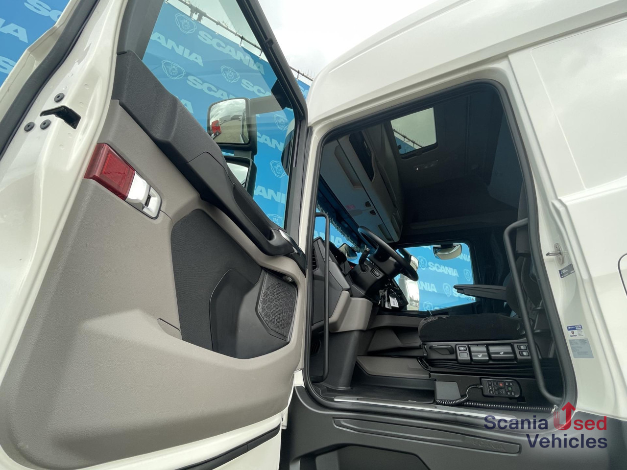 SCANIA R 450 A4x2NB RETARDER DIFF-L FULL AIR 8T ACC - Tractor unit: picture 3 SCANIA R 450 A4x2NB RETARDER DIFF-L FULL AIR 8T ACC - Tractor unit: picture 3