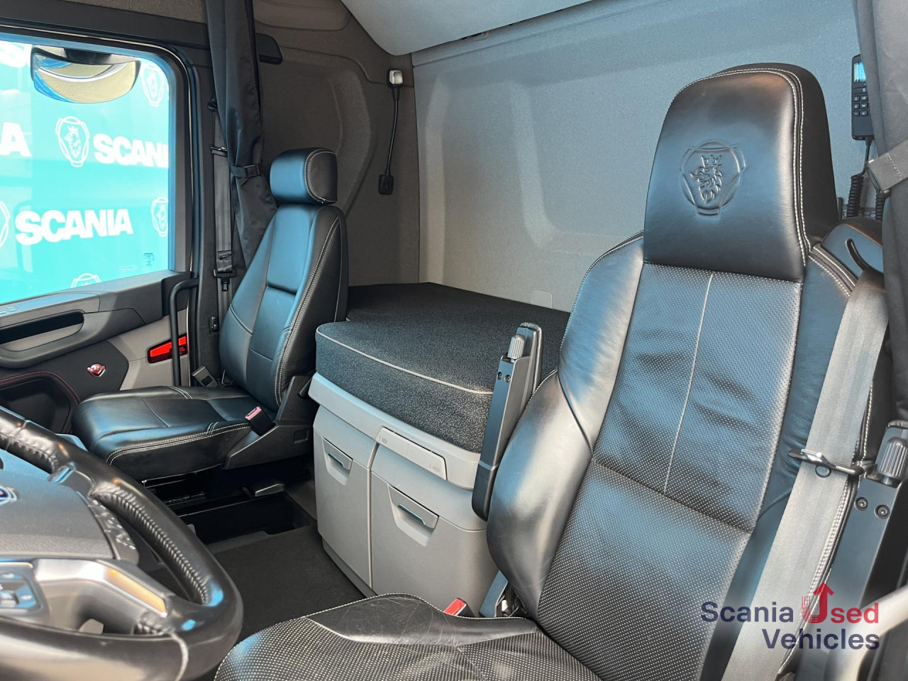 SCANIA S 590 A4x2NA V8 RETARDER DIFF-L 8T NAVI LED ALCOA - Tractor unit: picture 5 SCANIA S 590 A4x2NA V8 RETARDER DIFF-L 8T NAVI LED ALCOA - Tractor unit: picture 5