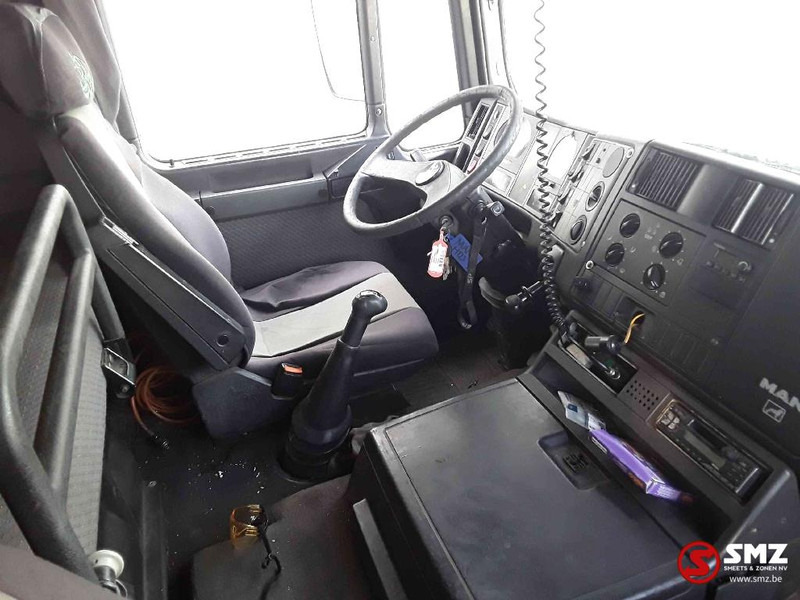 Interior photo 1: Dropside/ Flatbed truck, Crane truck MAN 26.403 26.403 6x4 lames
