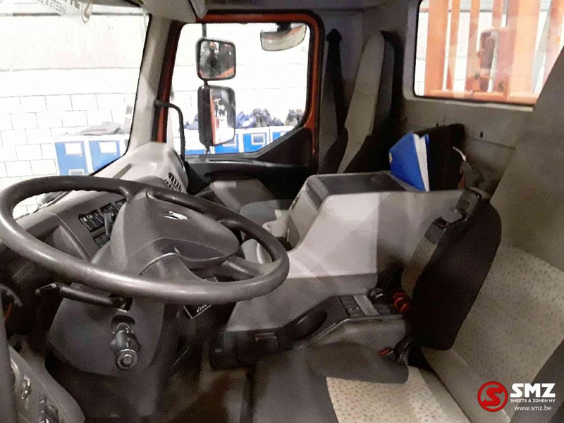 Interior photo 1: Dropside/ Flatbed truck Renault Kerax 430