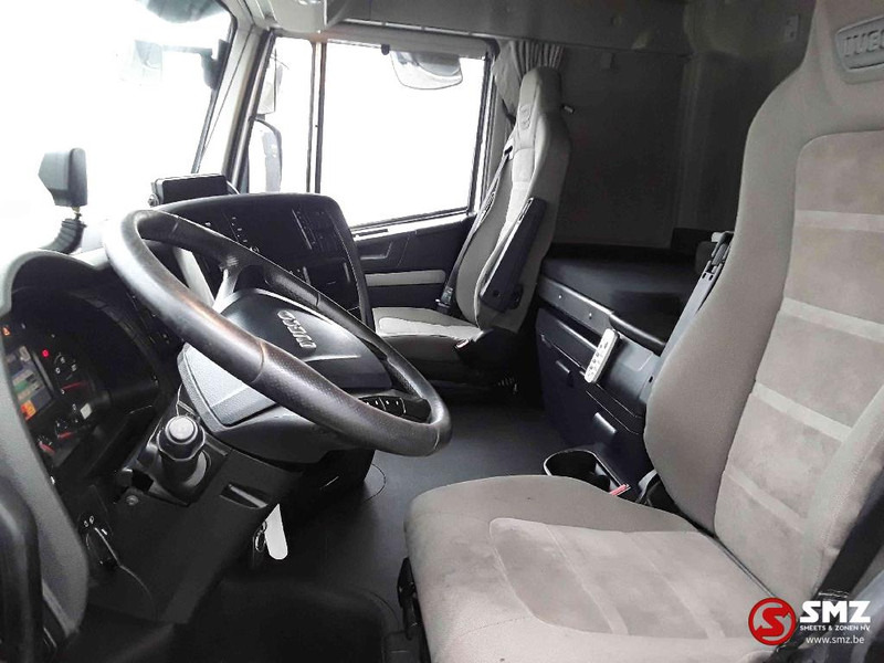 Interior photo 2: Tractor unit Iveco Stralis 480