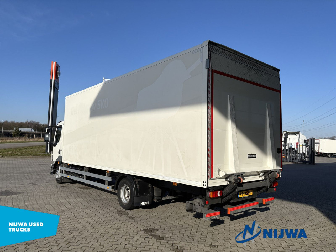 Volvo FL 210 4x2 Laadklep + Zijdeur - Box truck: picture 4 Volvo FL 210 4x2 Laadklep + Zijdeur - Box truck: picture 4