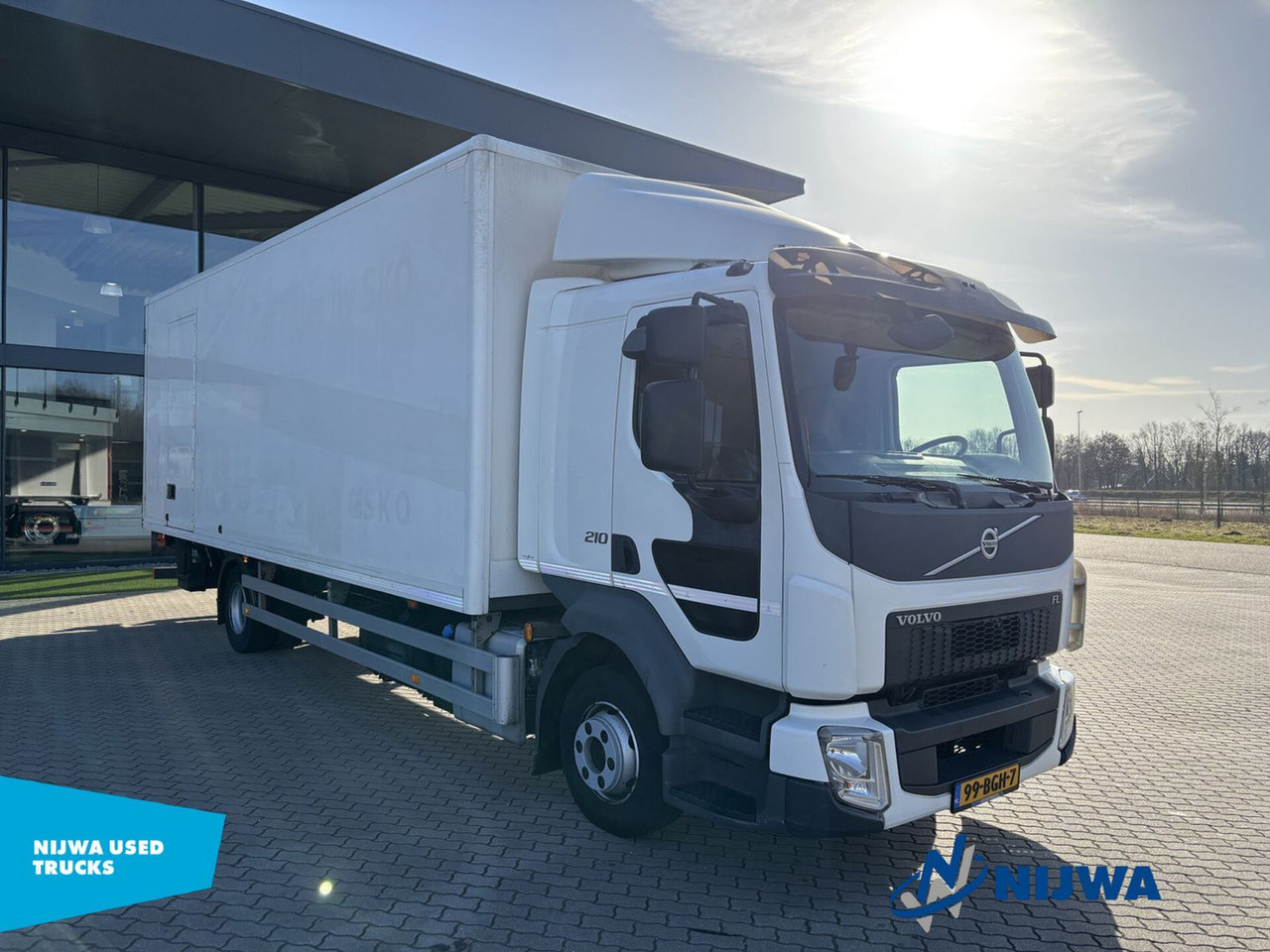 Volvo FL 210 4x2 Laadklep + Zijdeur - Box truck: picture 2 Volvo FL 210 4x2 Laadklep + Zijdeur - Box truck: picture 2
