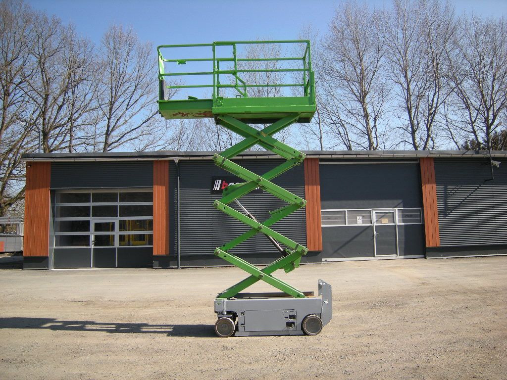 Genie GS 1932, Scherenarbeitsbühne Genie 8 m - Truck mounted aerial platform: picture 1 Genie GS 1932, Scherenarbeitsbühne Genie 8 m - Truck mounted aerial platform: picture 1