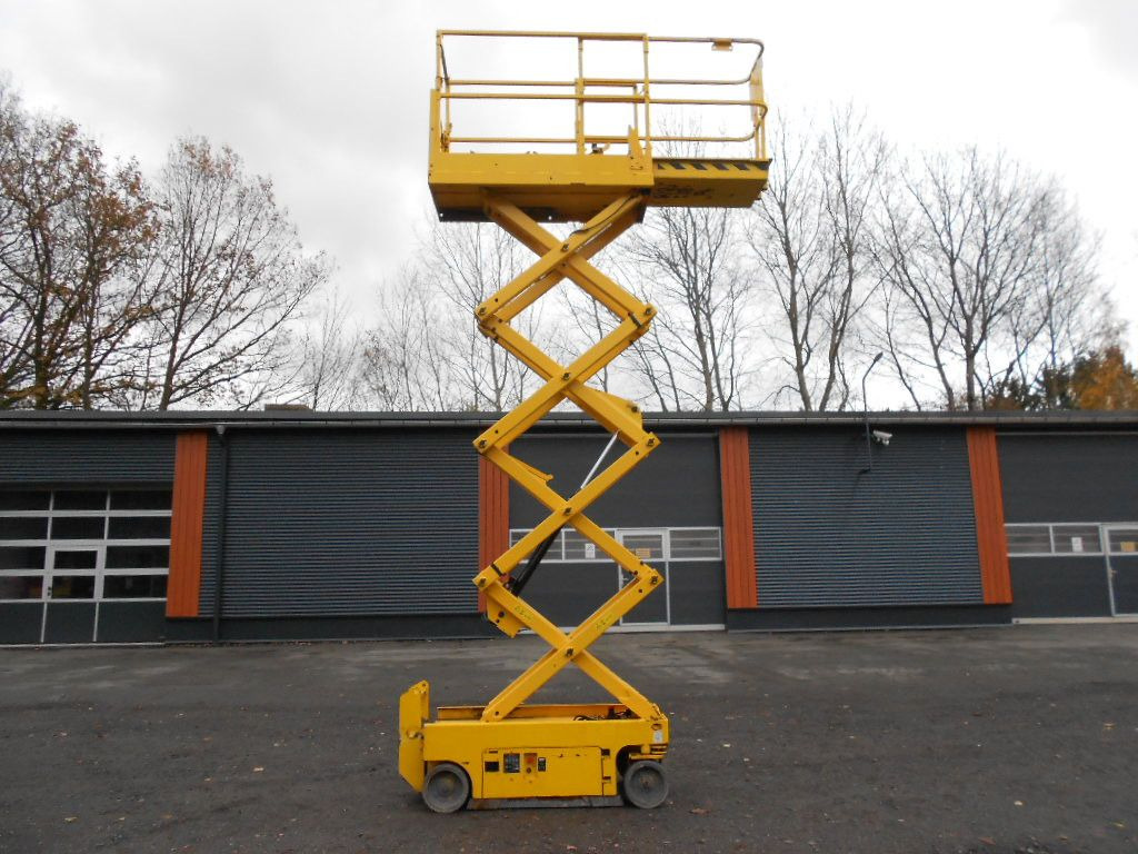 Genie GS 1932, Scherenarbeitsbühne Genie 8 m - Truck mounted aerial platform: picture 1 Genie GS 1932, Scherenarbeitsbühne Genie 8 m - Truck mounted aerial platform: picture 1