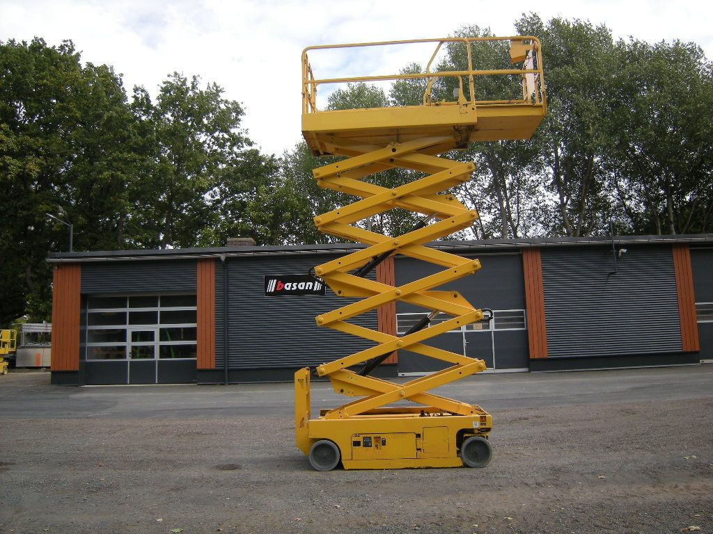 Genie GS 4047 Scherenarbeitsbühne Genie 14 m - Truck mounted aerial platform: picture 1 Genie GS 4047 Scherenarbeitsbühne Genie 14 m - Truck mounted aerial platform: picture 1