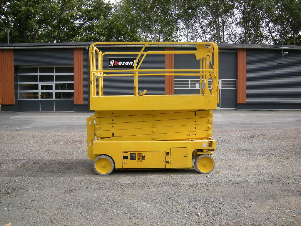 Truck mounted aerial platform JLG 3246, Scherenarbeitsbühne, 11,9 m: picture 15