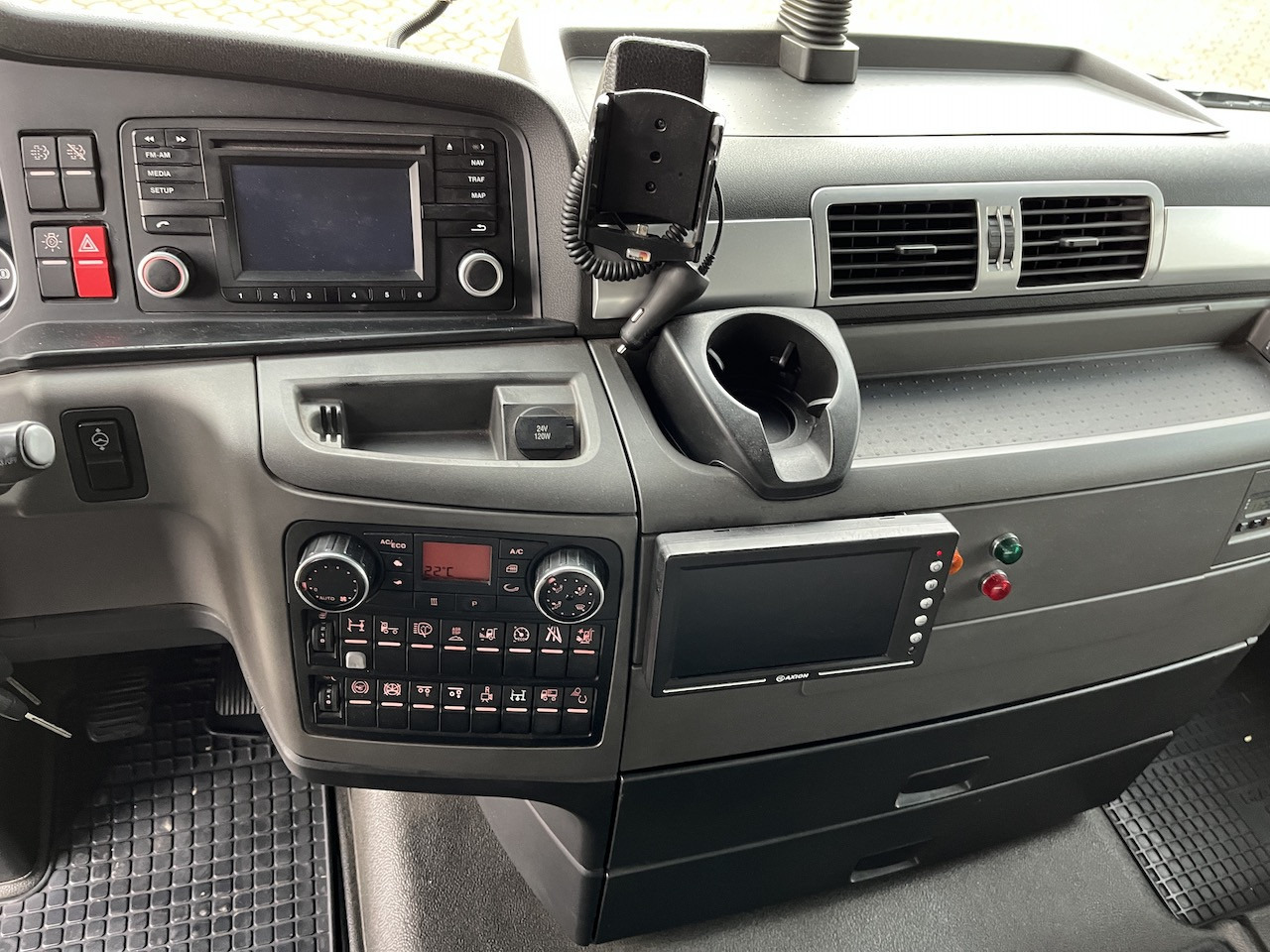 MAN TGX 26.480 6x2 Atlas 145.2 Baustoff - Dropside/ Flatbed truck, Crane truck: picture 3 MAN TGX 26.480 6x2 Atlas 145.2 Baustoff - Dropside/ Flatbed truck, Crane truck: picture 3