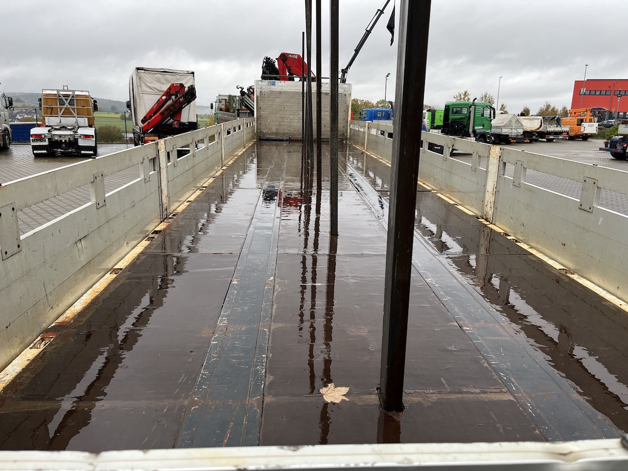 Meusburger MPS-3 Auflieger mit Kran HMF 1510 K-4 Lenkachse - Dropside/ Flatbed semi-trailer: picture 2 Meusburger MPS-3 Auflieger mit Kran HMF 1510 K-4 Lenkachse - Dropside/ Flatbed semi-trailer: picture 2