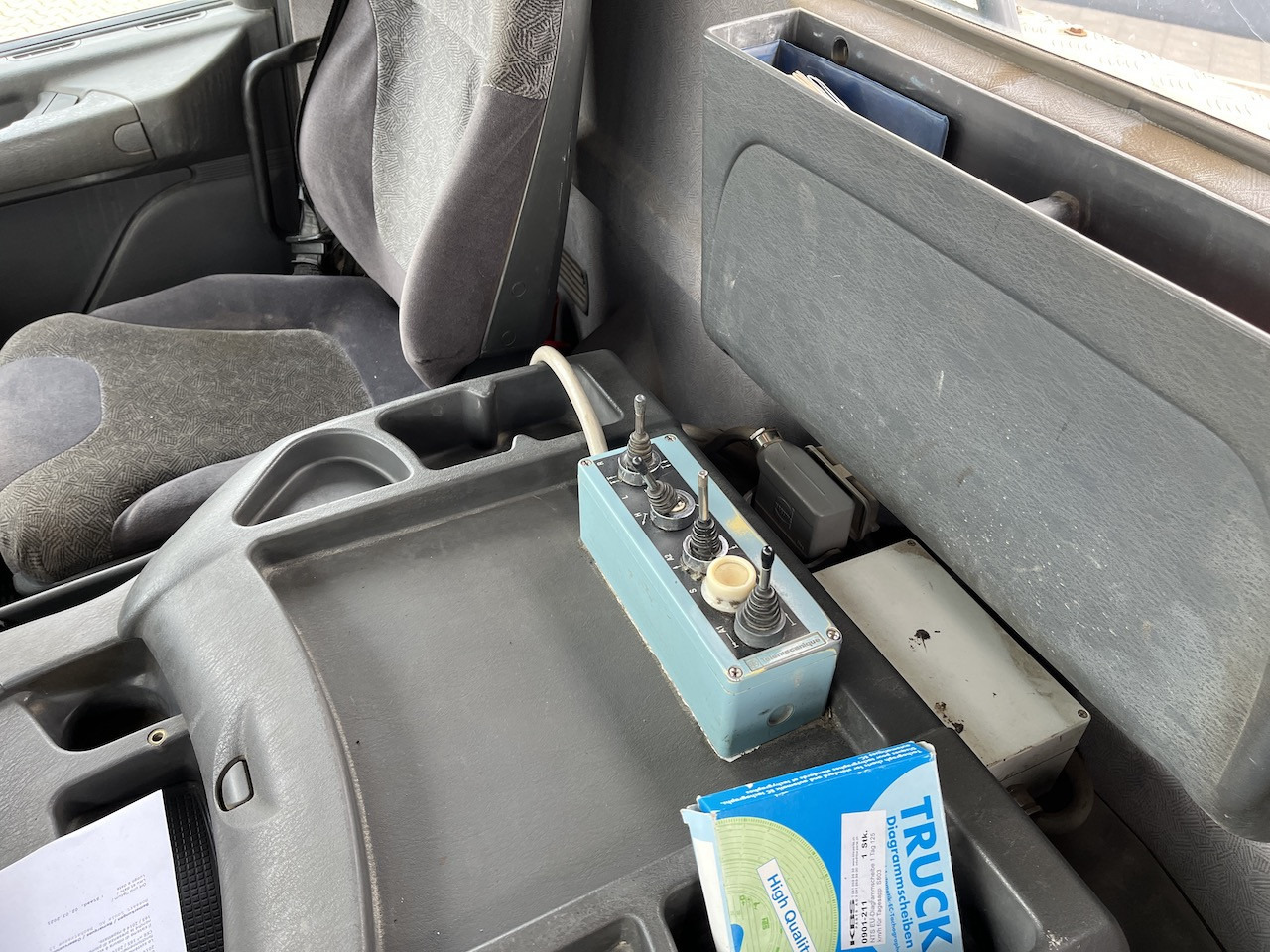 Scania P114 340 4x2 Trösch Absetzkipper Retarder AHK - Skip loader truck: picture 4 Scania P114 340 4x2 Trösch Absetzkipper Retarder AHK - Skip loader truck: picture 4