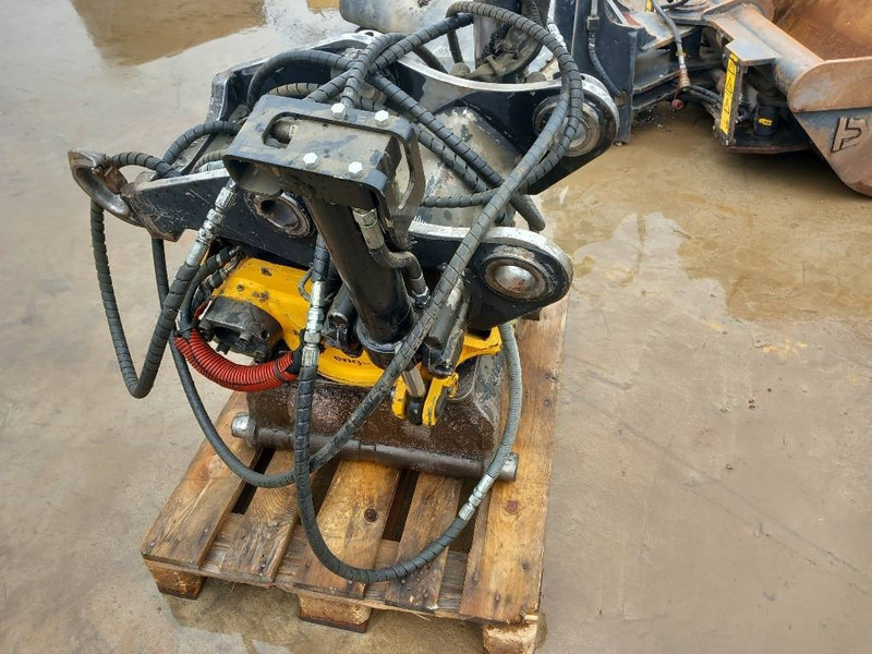 Engcon EC219 - Tiltrotator for Construction machinery: picture 3 Engcon EC219 - Tiltrotator for Construction machinery: picture 3