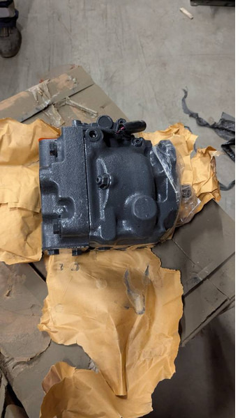 Komatsu WA380-6 or W430-6 hydraulic pump 708-1W-41570 - Hydraulics for Construction machinery: picture 2 Komatsu WA380-6 or W430-6 hydraulic pump 708-1W-41570 - Hydraulics for Construction machinery: picture 2