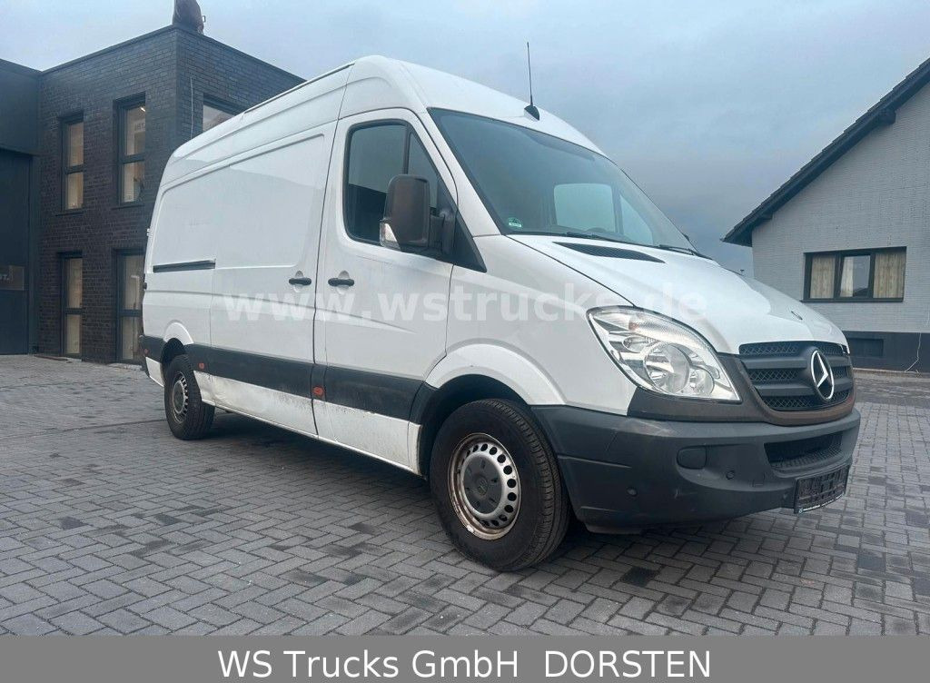 Mercedes-Benz Sprinter II Kasten 216 CDI Hoch/Lang - Car: picture 1 Mercedes-Benz Sprinter II Kasten 216 CDI Hoch/Lang - Car: picture 1