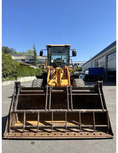 Hyundai HL730-9A 4X4 Radlader Mulch-/Klappschaufel KLIMA A HL730-9A 4X4 Radlader Mulch-/Klappschaufel KLIMA A/C - Wheel loader: picture 3 Hyundai HL730-9A 4X4 Radlader Mulch-/Klappschaufel KLIMA A HL730-9A 4X4 Radlader Mulch-/Klappschaufel KLIMA A/C - Wheel loader: picture 3