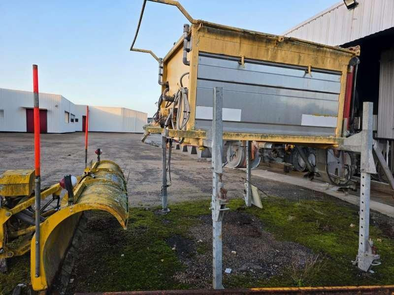 SALEUSE + LAME A NEIGE - Snow plough, Sand/ Salt spreader: picture 1 SALEUSE + LAME A NEIGE - Snow plough, Sand/ Salt spreader: picture 1