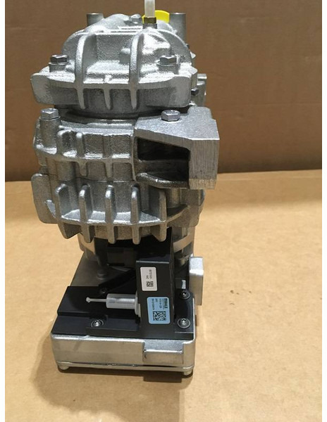 Volvo VOE 22425313 Luftpumpe COMBUSTION AIR BLOWER - Engine for Construction machinery: picture 4 Volvo VOE 22425313 Luftpumpe COMBUSTION AIR BLOWER - Engine for Construction machinery: picture 4